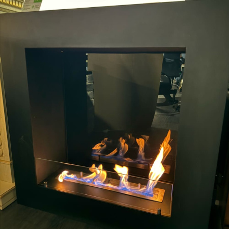 Биокамин в металлическом портале Firezo Kvadro